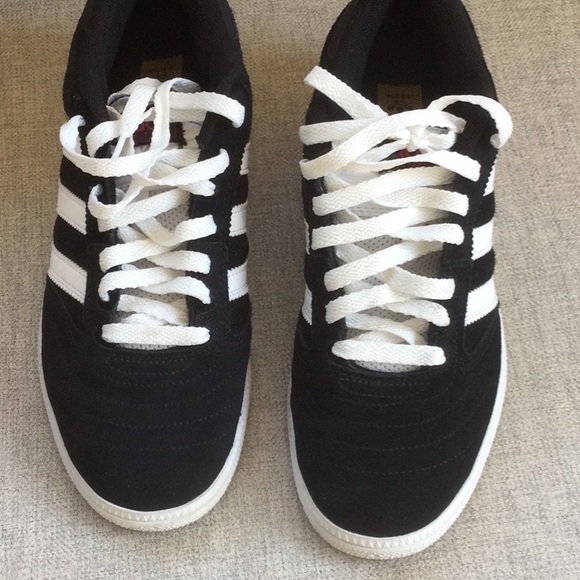 Adidas Sneaker - Picture 1 of 8